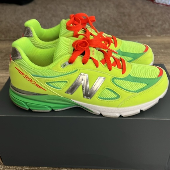 New Balance  990v4 ‘Festive’ big kids/grade school sneakers - Picture 5 of 12